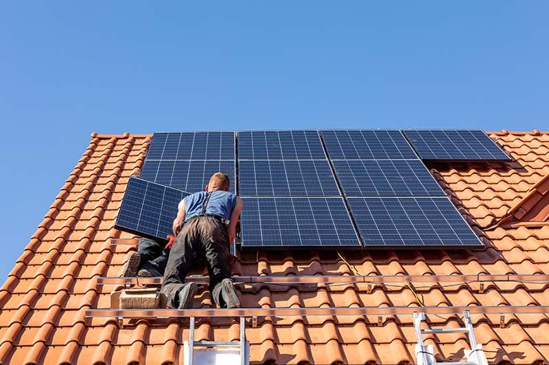 Neues zur Besteuerung kleiner Photovoltaikanlagen und kleiner Blockheizkraftwerke